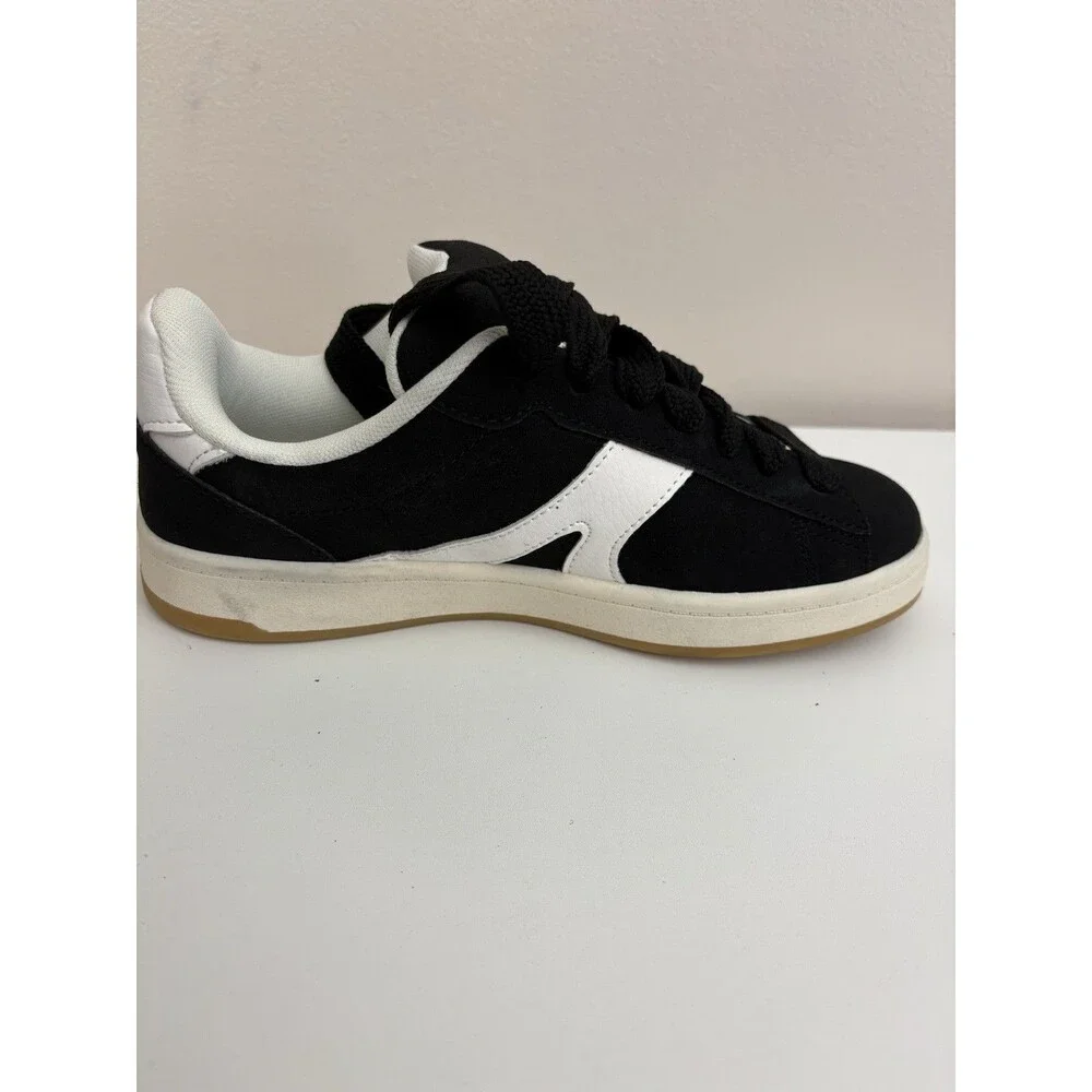 No Boundaries Women's Chunky Lace-Up Skate Sneakers Size 8 Memory foam lace-up